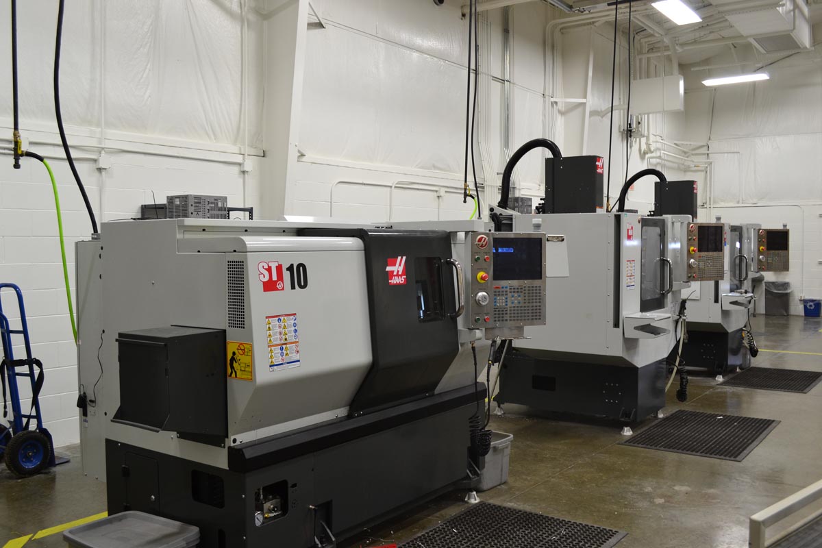 CNC mills and lathes in the Cresco Center CNC lab.