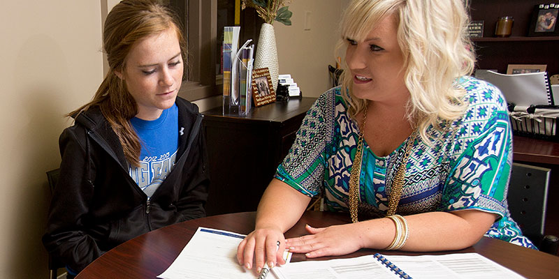Student with admissions rep
