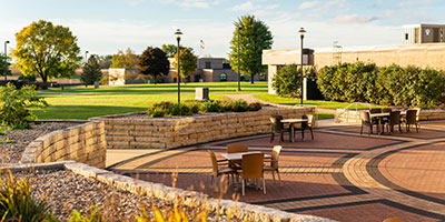 The Calmar campus on a sunny morning.