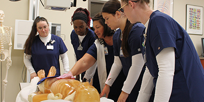 Radiologic Technology students use new X-ray equipment_tile image