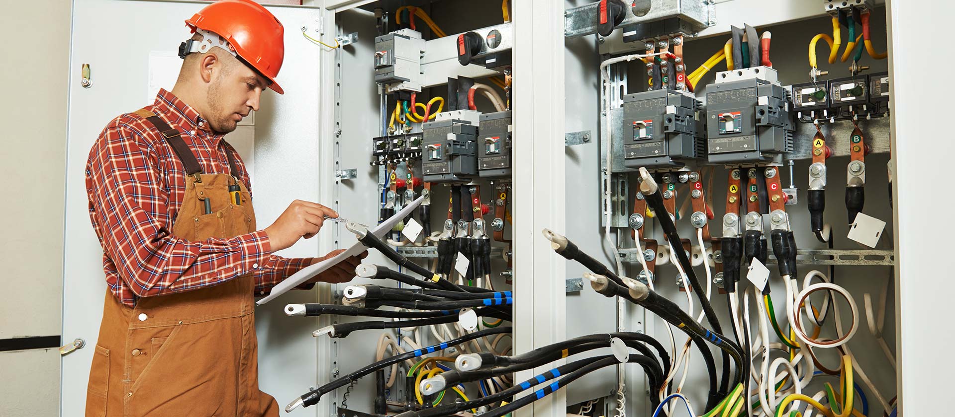 how to become an industrial electrician